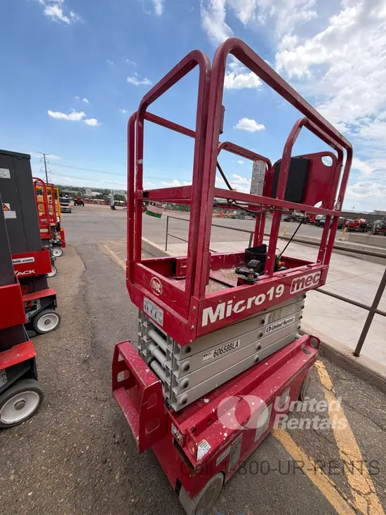 2018 MEC MICRO 19 Scissor Lift