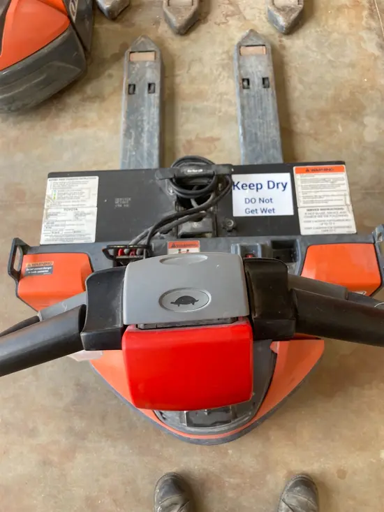2022 Toyota 8HBW23 Jack