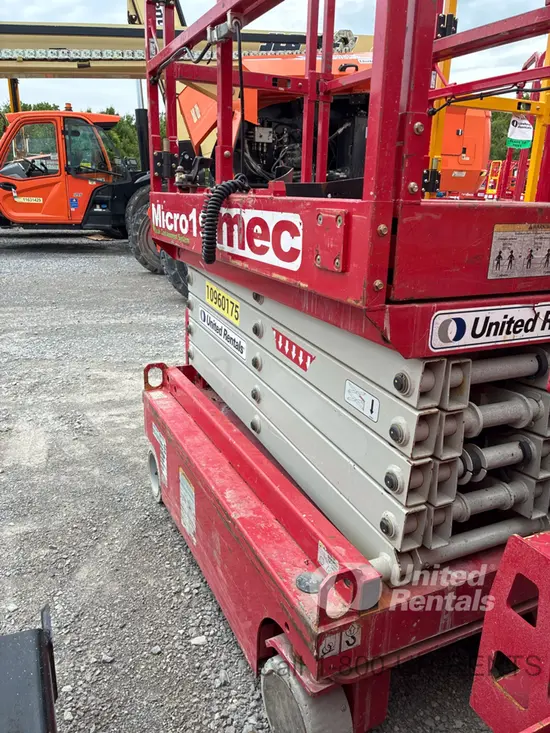 2019 MEC MICRO 19 Scissor Lift