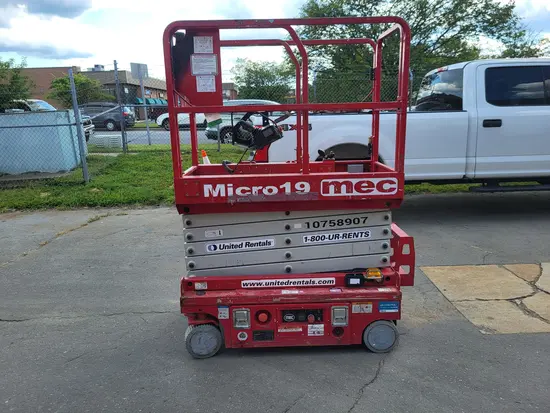 2018 MEC MICRO 19 Scissor Lift