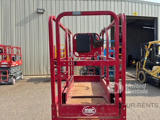 2018 MEC MICRO 19 Scissor Lift