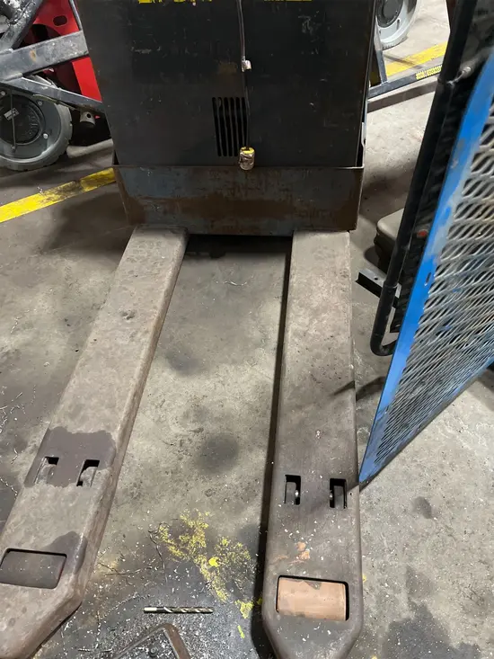 2020 Toyota 8HBW23 Jack