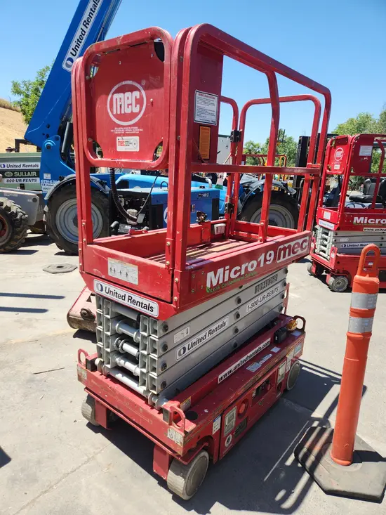 2019 MEC MICRO 19 Scissor Lift