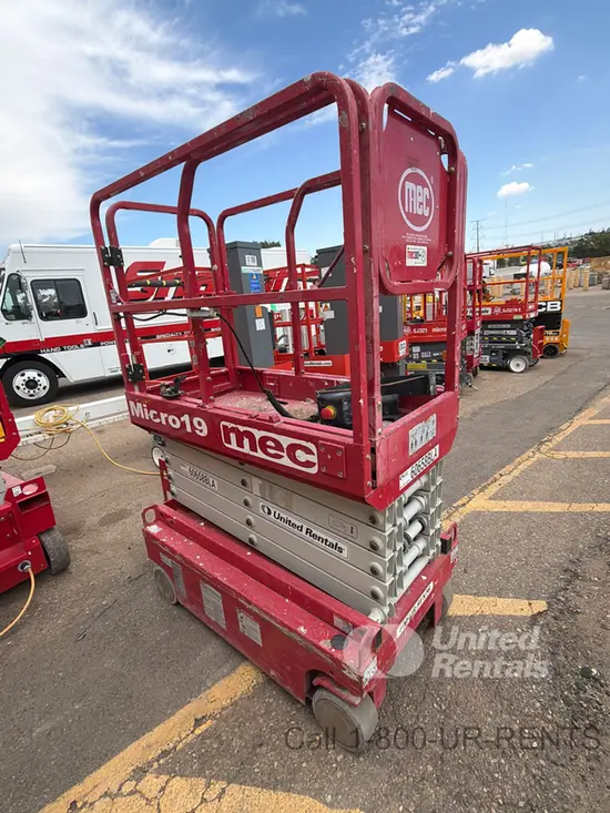 2018 MEC MICRO 19 Scissor Lift