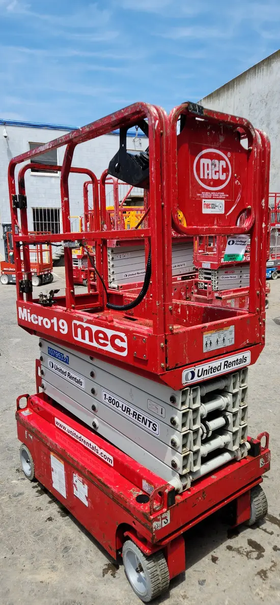 2018 MEC MICRO 19 Scissor Lift