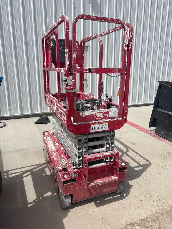 2017 MEC MICRO 19 Scissor Lift