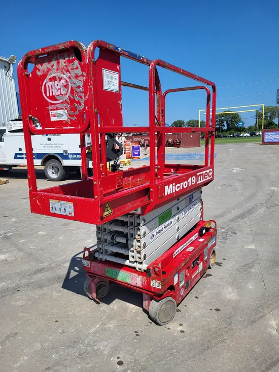 2018 MEC MICRO 19 Scissor Lift