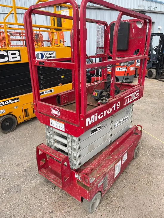 2018 MEC MICRO 19 Scissor Lift