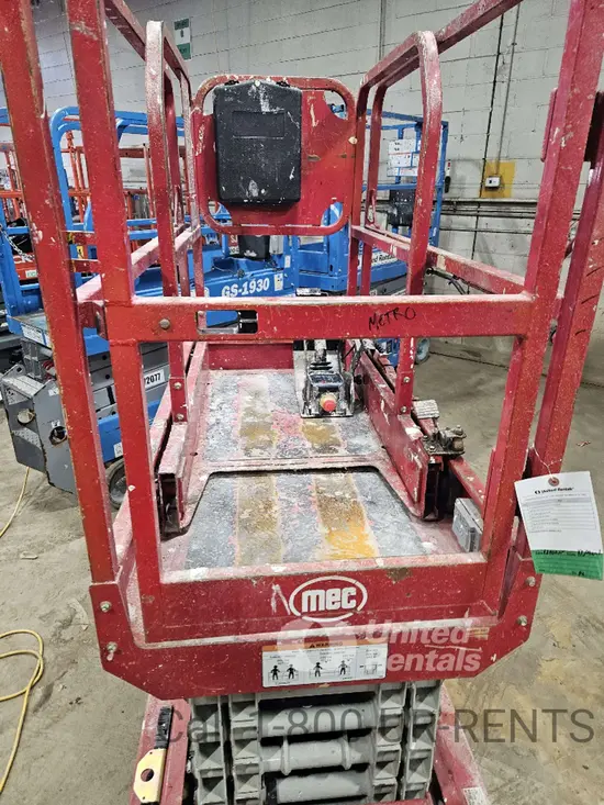 2017 MEC MICRO 19 Scissor Lift