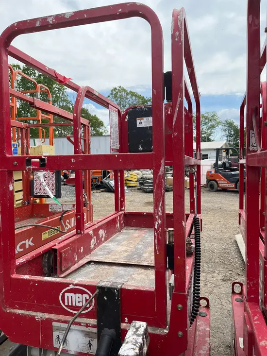 2018 MEC MICRO 19 Scissor Lift