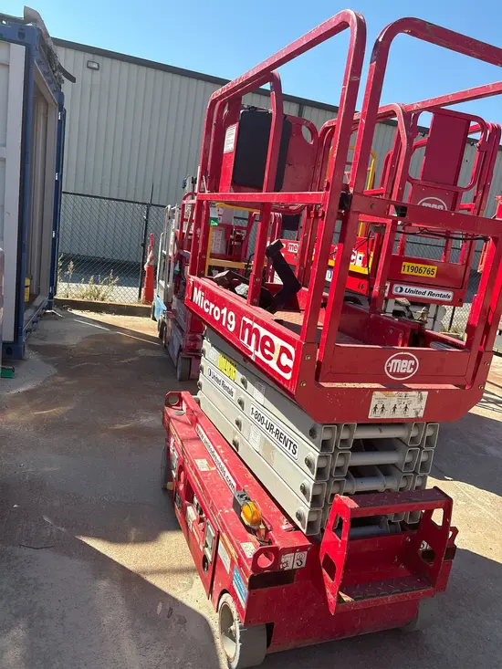 2018 MEC MICRO 19 Scissor Lift