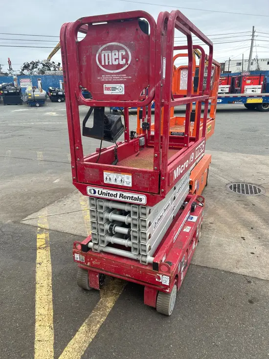 2018 MEC MICRO 19 Scissor Lift
