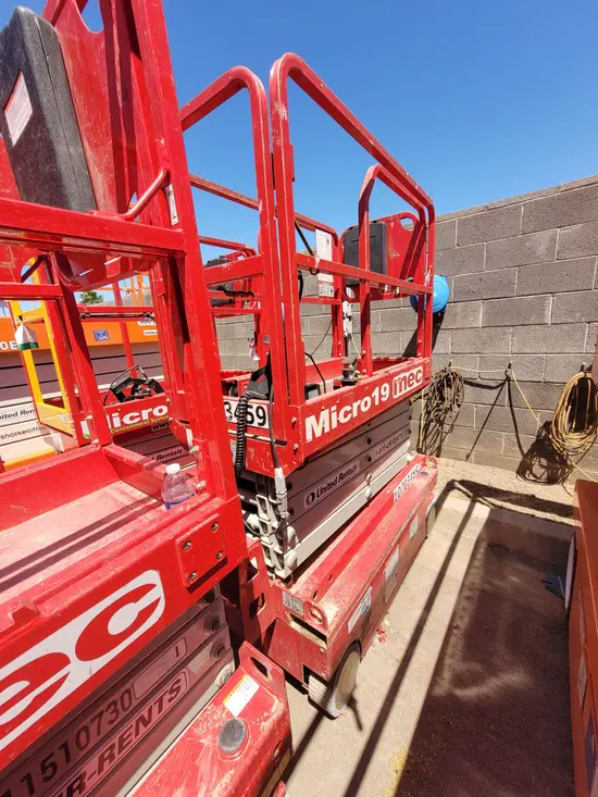 2017 MEC MICRO 19 Scissor Lift