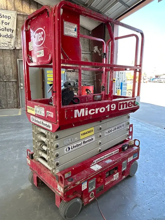 2018 MEC MICRO 19 Scissor Lift