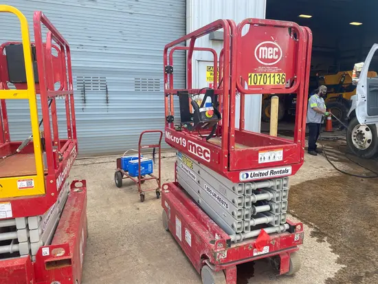 2017 MEC MICRO 19 Scissor Lift