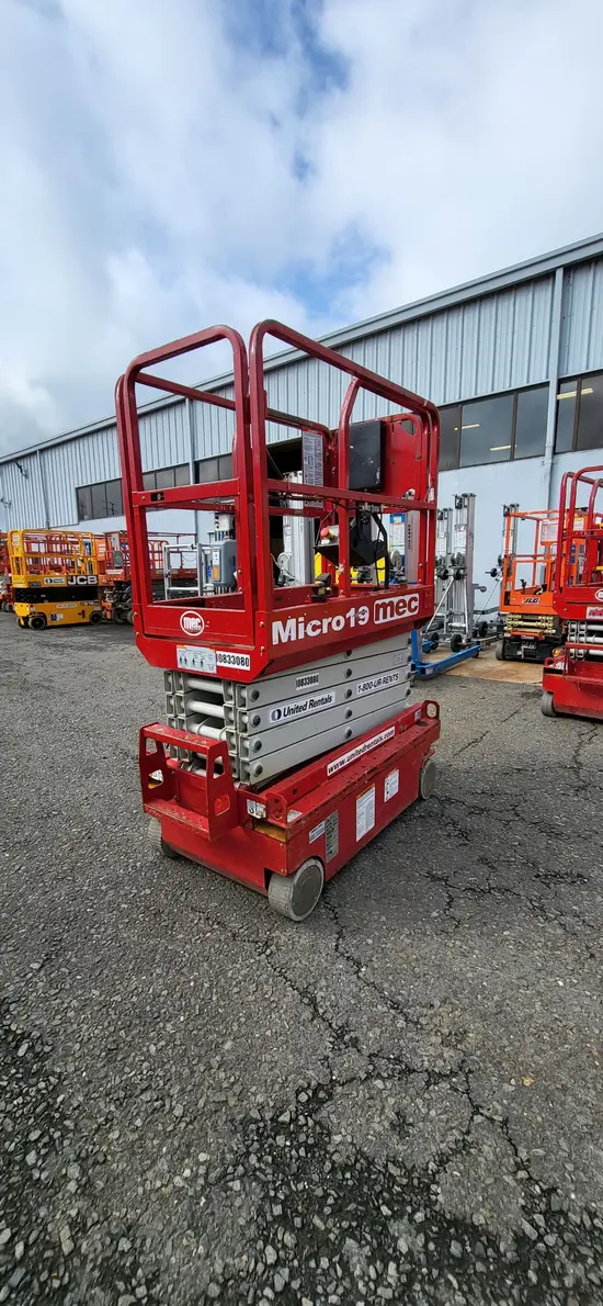 2018 MEC MICRO 19 Scissor Lift