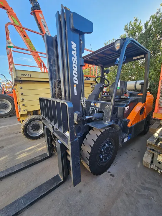2019 Doosan G35S-7DF Warehouse Forklift