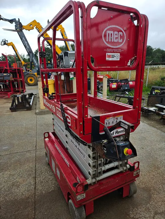 2018 MEC MICRO 19 Scissor Lift