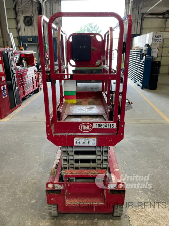 2017 MEC MICRO 19 Scissor Lift