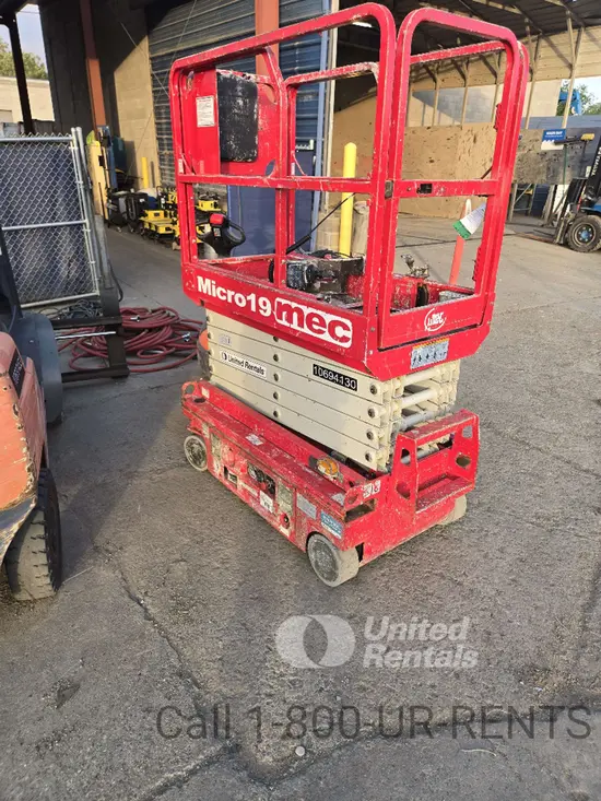2017 MEC MICRO 19 Scissor Lift
