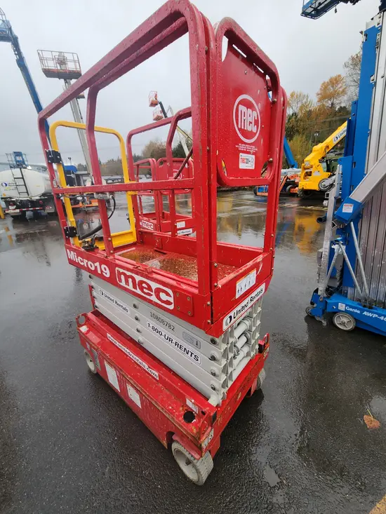 2018 MEC MICRO 19 Scissor Lift
