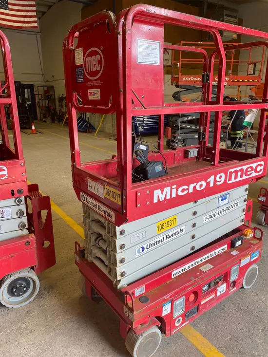 2018 MEC MICRO 19 Scissor Lift