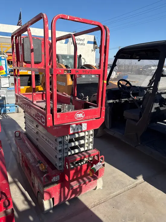 2019 MEC MICRO 19 Scissor Lift