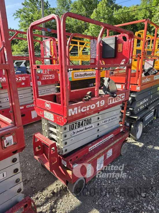 2018 MEC MICRO 19 Scissor Lift