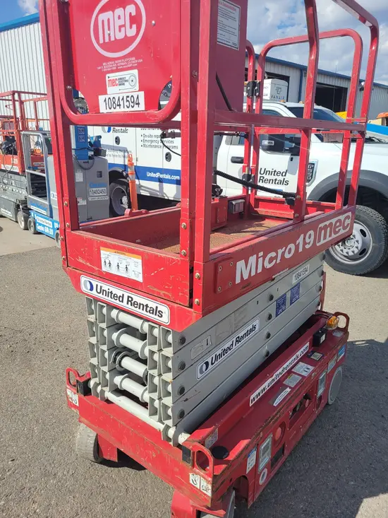 2018 MEC MICRO 19 Scissor Lift
