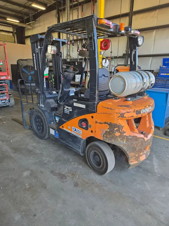 2020 Doosan G25N-7DF Warehouse Forklift