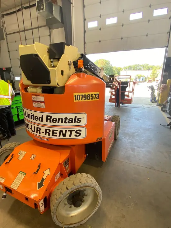 2013 JLG E450AJ Articulating Boom Lift