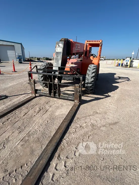 2016 SKYTRAK 8042 Forklift