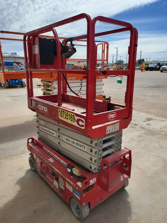 2018 MEC MICRO 19 Scissor Lift