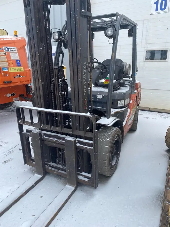 2014 Toyota 8FGU30 Warehouse Forklift
