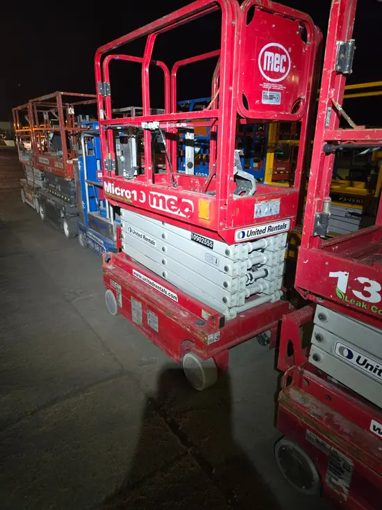 2019 MEC MICRO 19 Scissor Lift