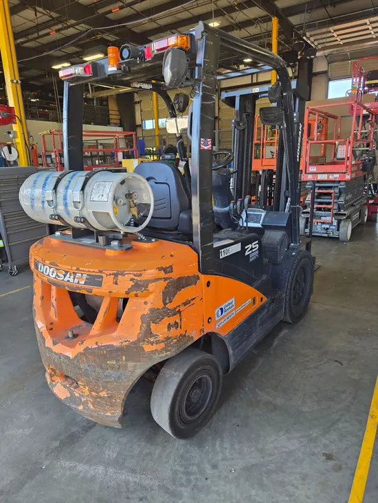 2020 Doosan G25N-7DF Warehouse Forklift