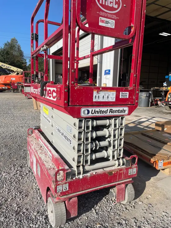 2018 MEC MICRO 19 Scissor Lift