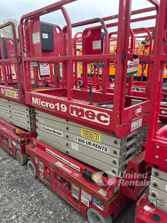 2019 MEC MICRO 19 Scissor Lift
