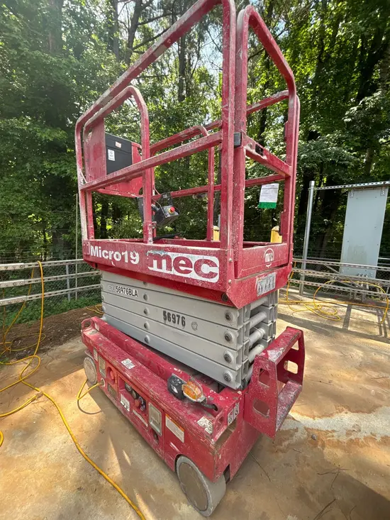 2018 MEC MICRO 19 Scissor Lift