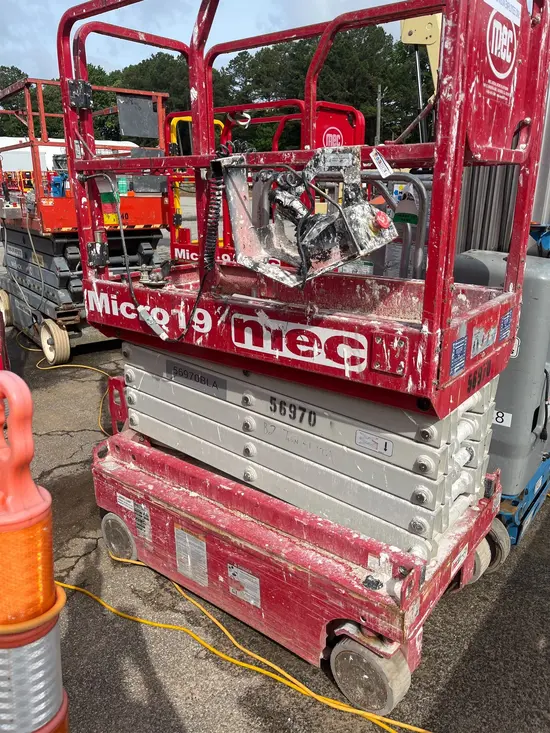 2018 MEC MICRO 19 Scissor Lift
