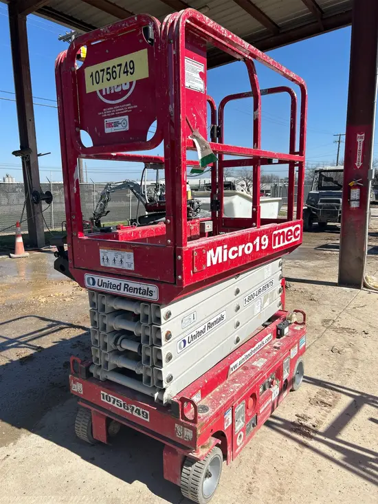 2018 MEC MICRO 19 Scissor Lift