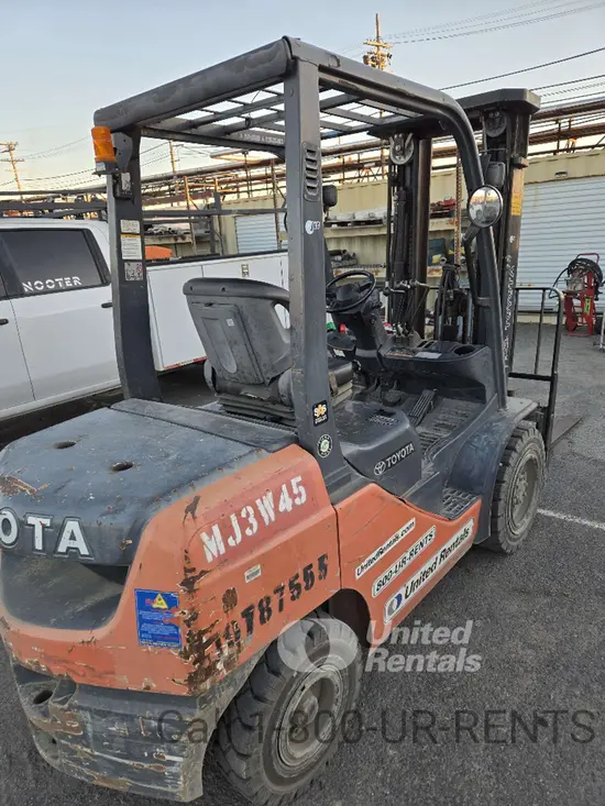 2018 Toyota 8FDU30 Warehouse Forklift