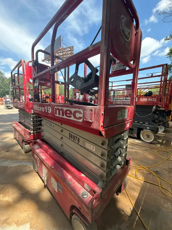 2018 MEC MICRO 19 Scissor Lift