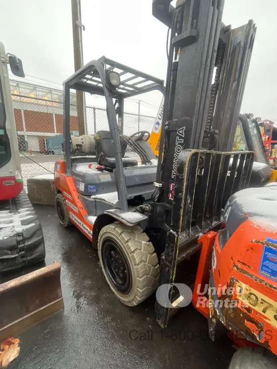 2019 Toyota 8FGU30 Warehouse Forklift