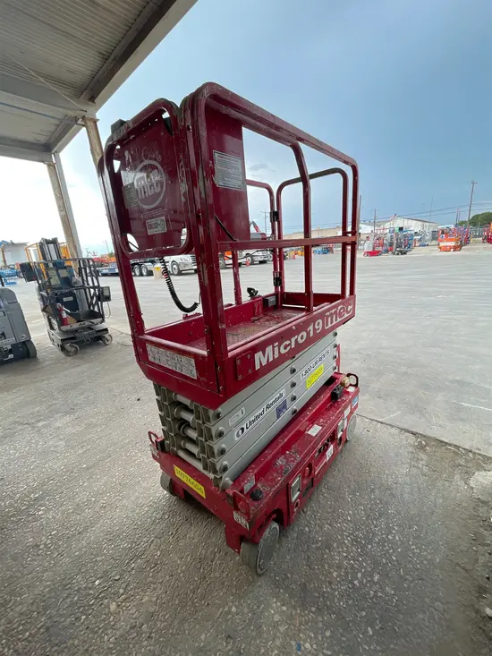 2018 MEC MICRO 19 Scissor Lift