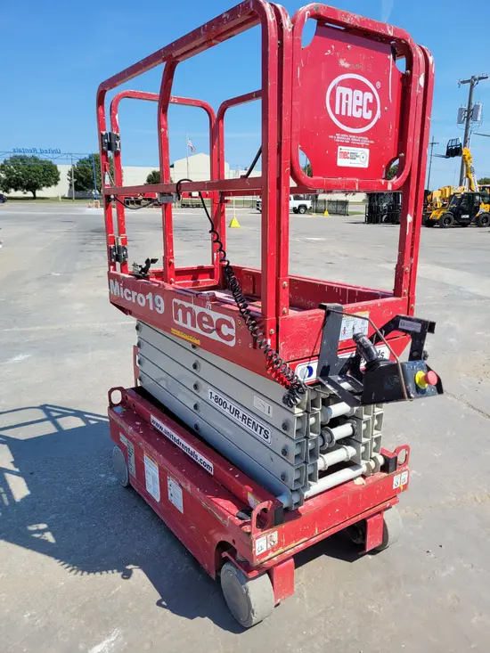 2018 MEC MICRO 19 Scissor Lift