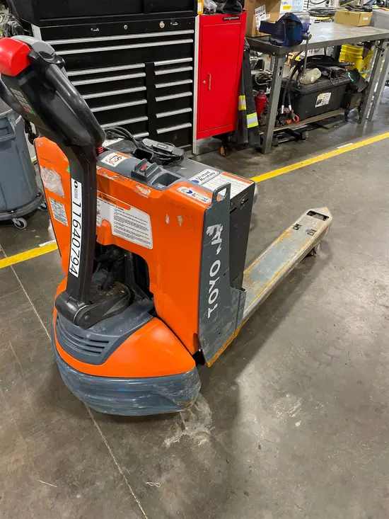 2023 Toyota 8HBW23 Jack
