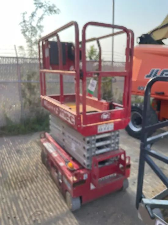 2018 MEC MICRO 19 Scissor Lift