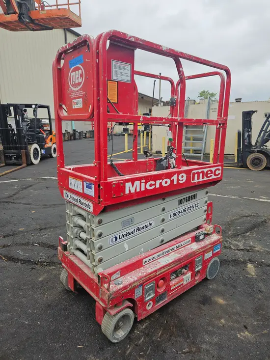 2018 MEC MICRO 19 Scissor Lift