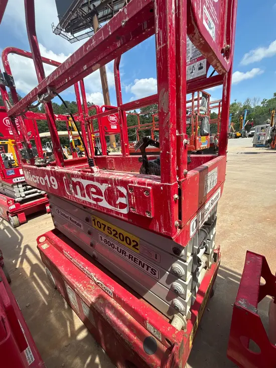 2018 MEC MICRO 19 Scissor Lift